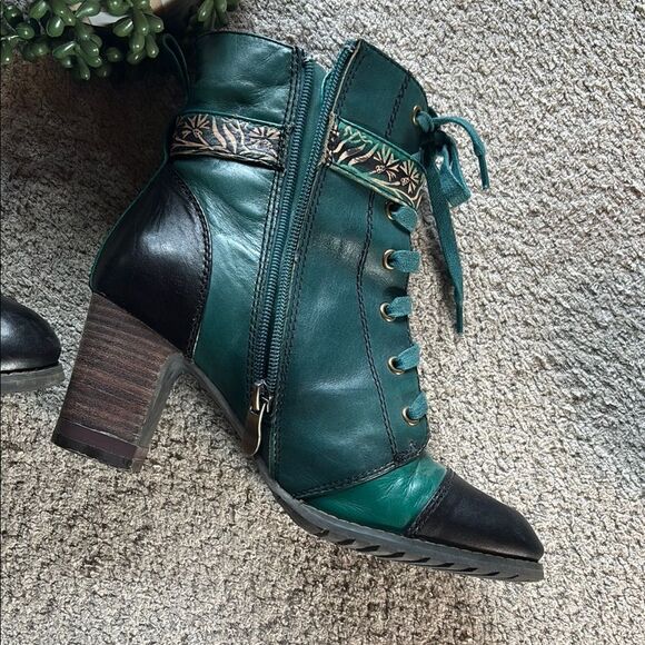 L’ARTISTE Stylish Teal and Black Ankle Boots - Picture 6 of 12